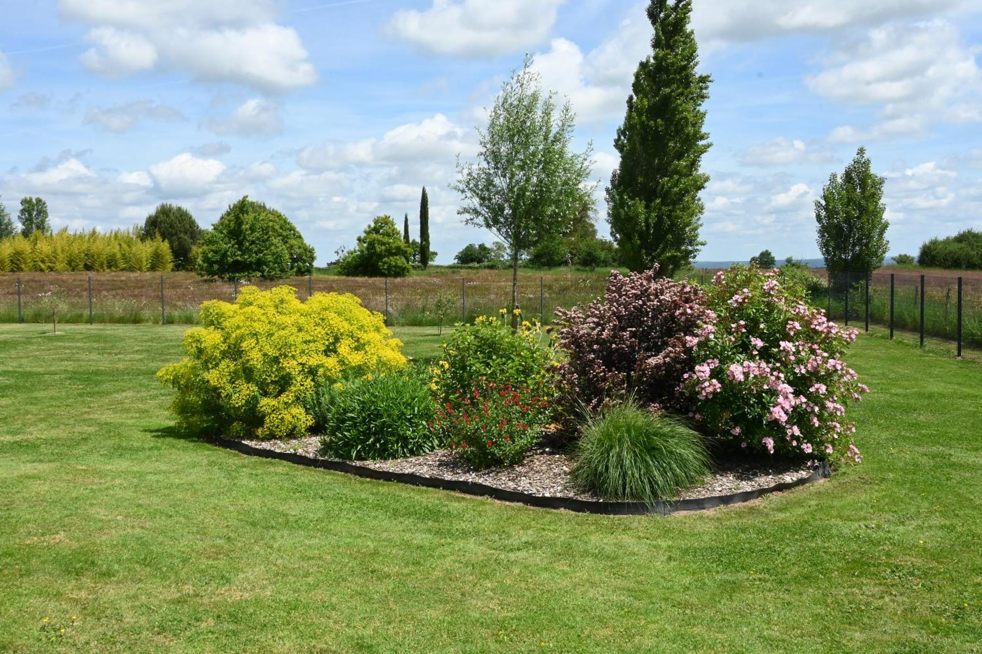 Aux 3 Forets Bizeneuille Exterior foto